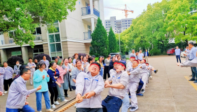 迎亚运、庆“五一”gcgc黄金城职工拔河比赛
